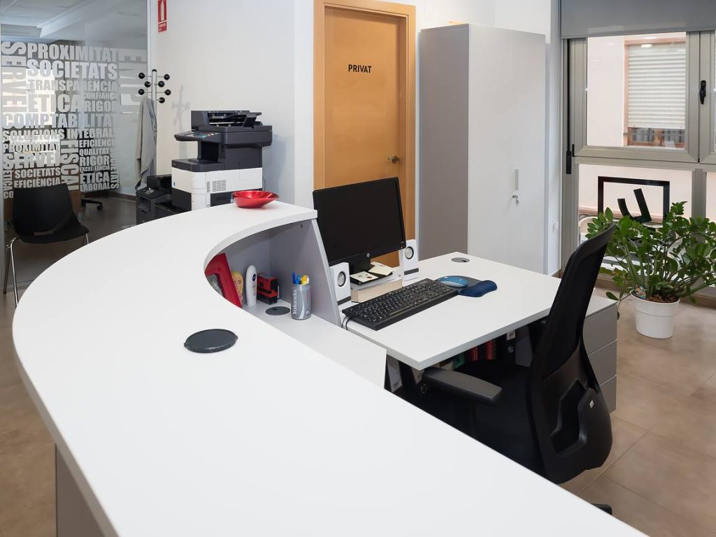 Recepción de la asesoría fiscal y laboral Fislab4 en Cullera